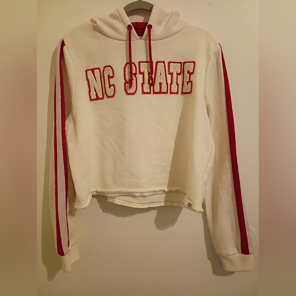 Colosseum Women's Cropped Hoodie Red and‎ White NC State Sz L